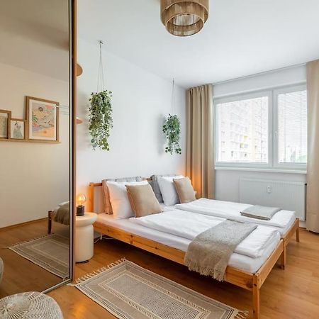 Duna Retreat: City Serenity Bratislava Bagian luar foto