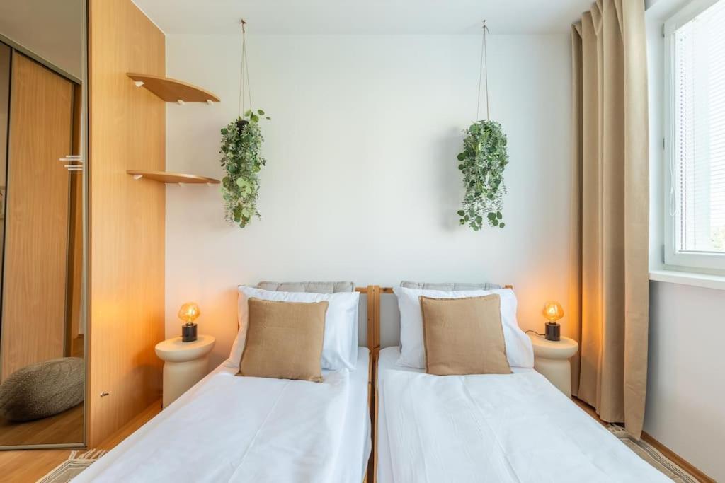 Duna Retreat: City Serenity Bratislava Bagian luar foto