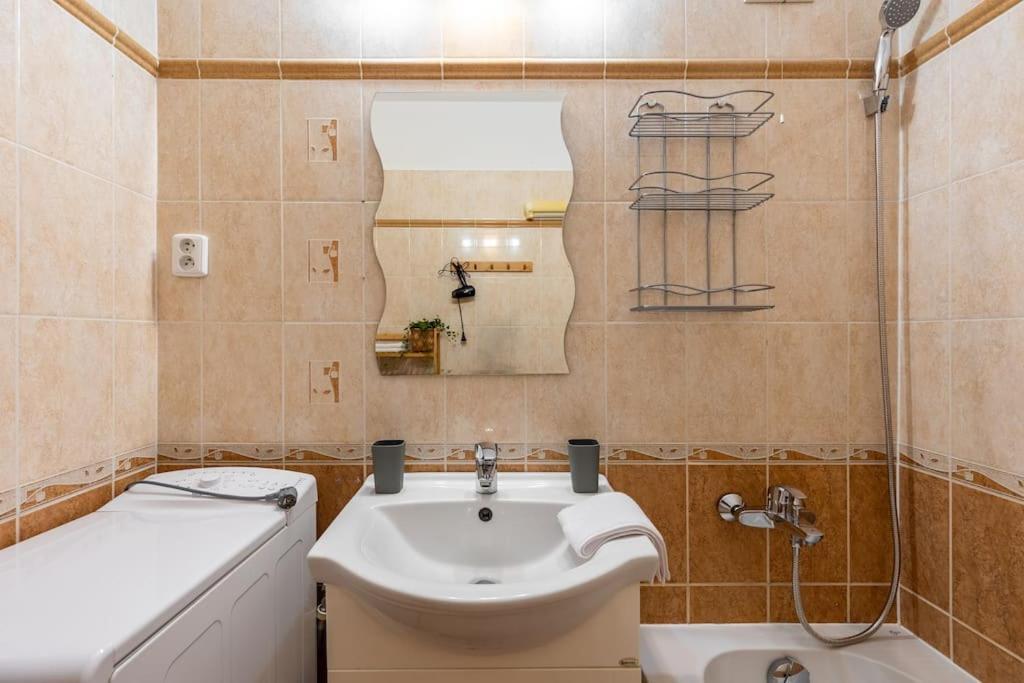 Duna Retreat: City Serenity Bratislava Bagian luar foto