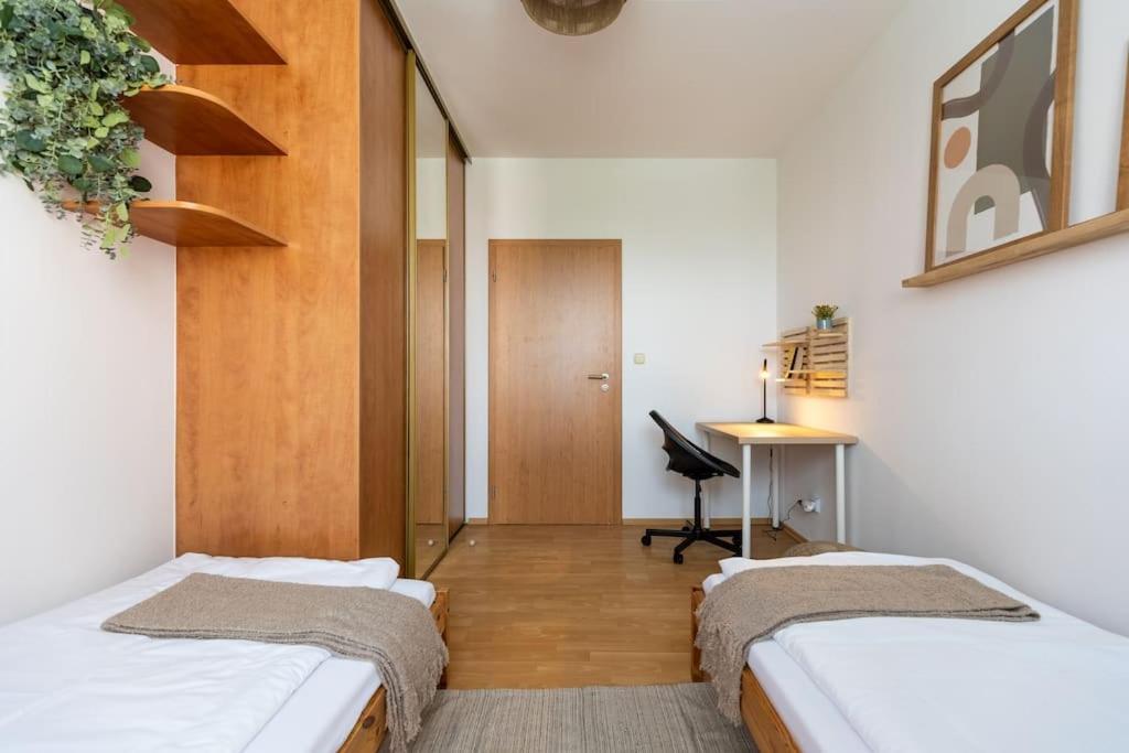 Duna Retreat: City Serenity Bratislava Bagian luar foto