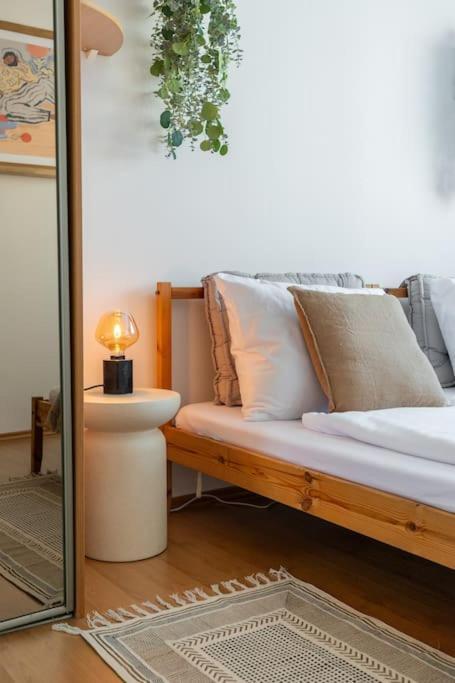 Duna Retreat: City Serenity Bratislava Bagian luar foto