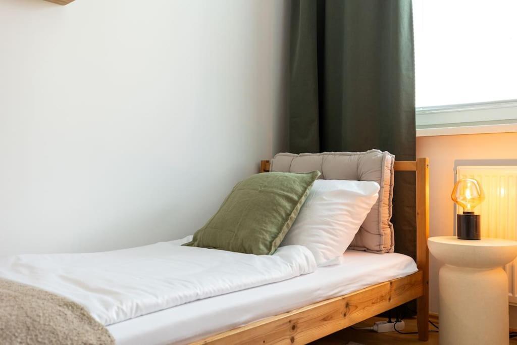 Duna Retreat: City Serenity Bratislava Bagian luar foto