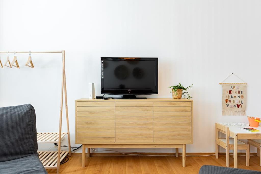 Duna Retreat: City Serenity Bratislava Bagian luar foto