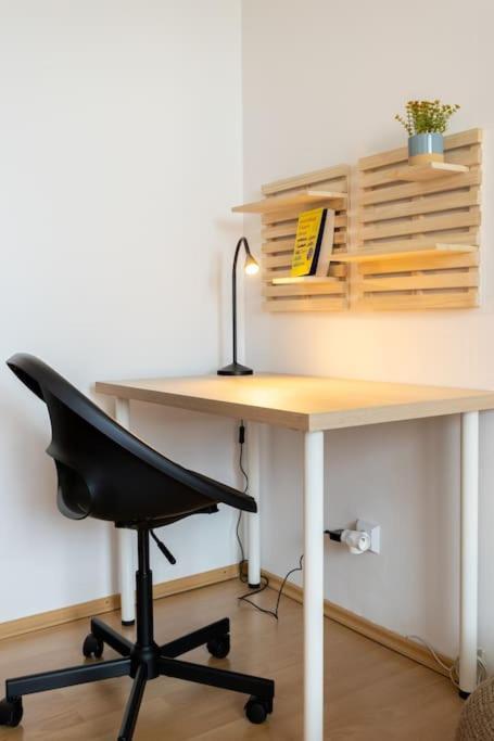 Duna Retreat: City Serenity Bratislava Bagian luar foto
