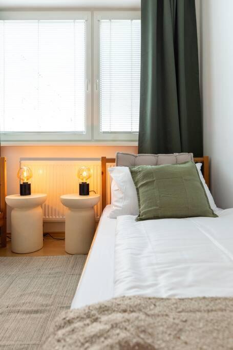 Duna Retreat: City Serenity Bratislava Bagian luar foto