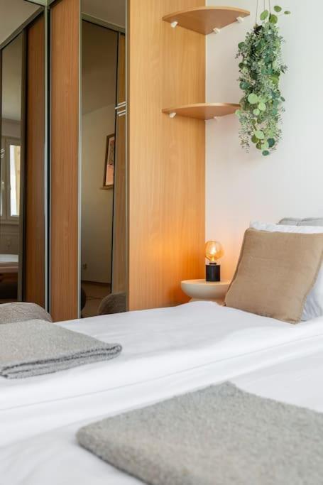 Duna Retreat: City Serenity Bratislava Bagian luar foto