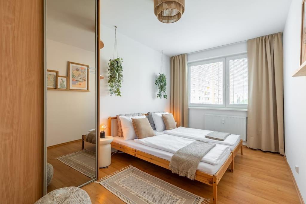 Duna Retreat: City Serenity Bratislava Bagian luar foto